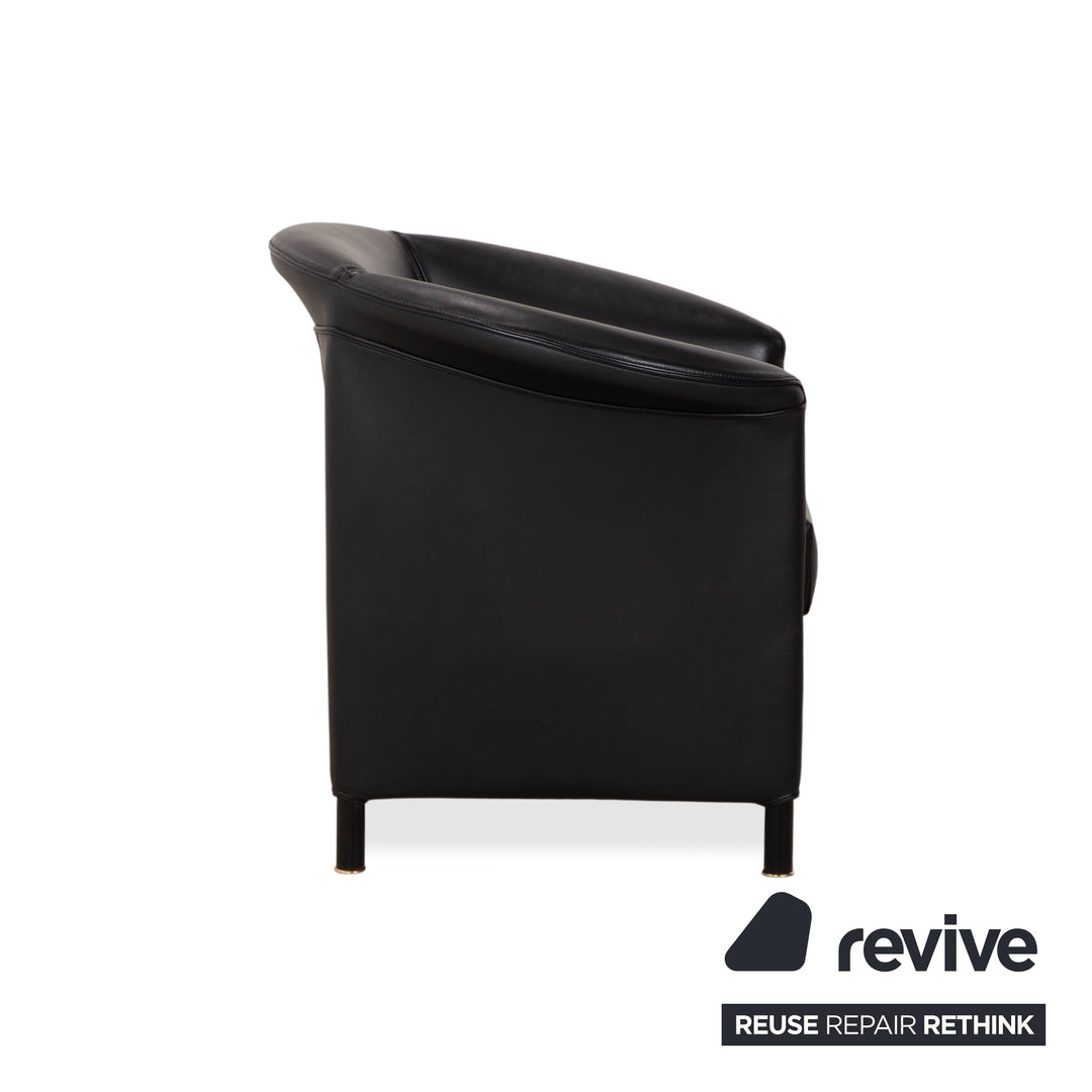Wittmann Aura Leder Sessel Schwarz Messingkappen