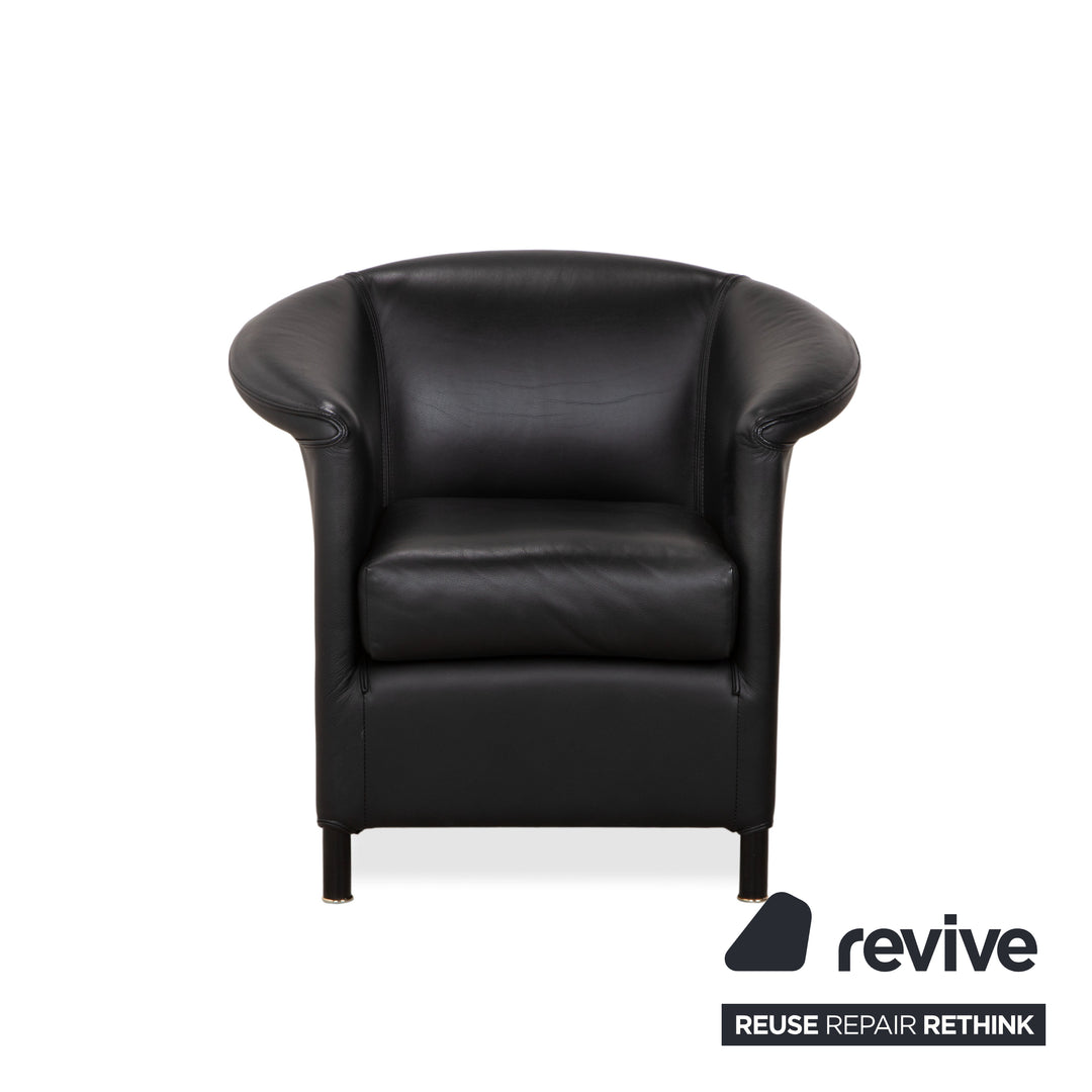 Wittmann Aura Leder Sessel Schwarz Messingkappen