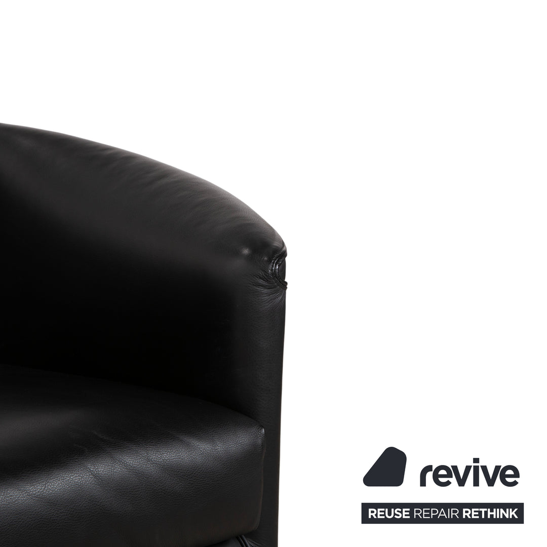 Wittmann Aura Leder Sessel Schwarz Messingkappen