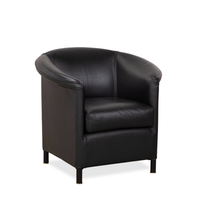 Wittmann Aura Leder Sessel Schwarz Messingkappen