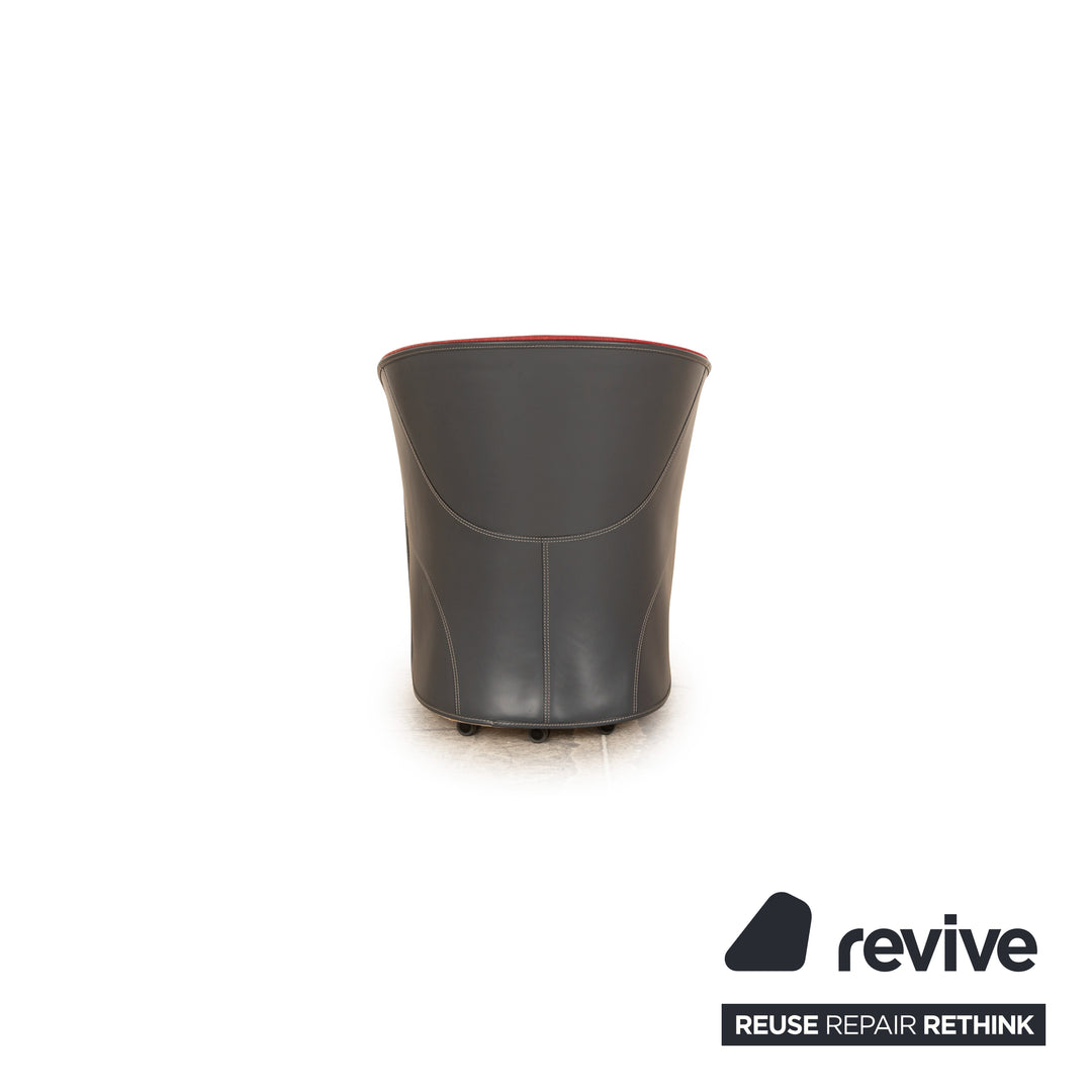 Zanotta Calla Stoff Sessel Rot mit Leder Korpus in Braun auf Rollen