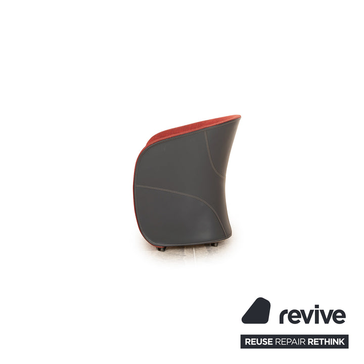 Zanotta Calla Stoff Sessel Rot mit Leder Korpus in Braun auf Rollen