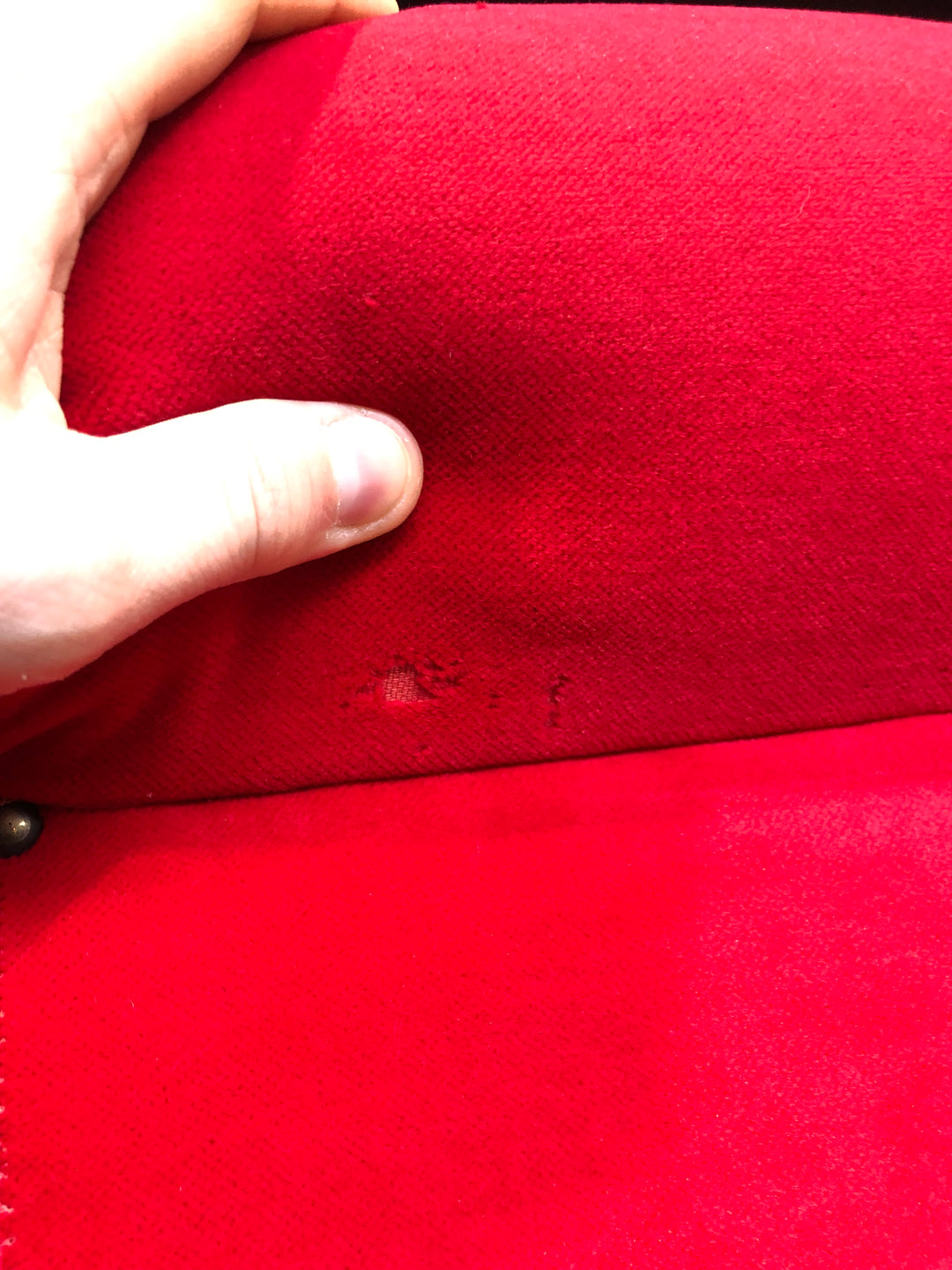 Fauteuil Bretz Gaudi en velours rouge