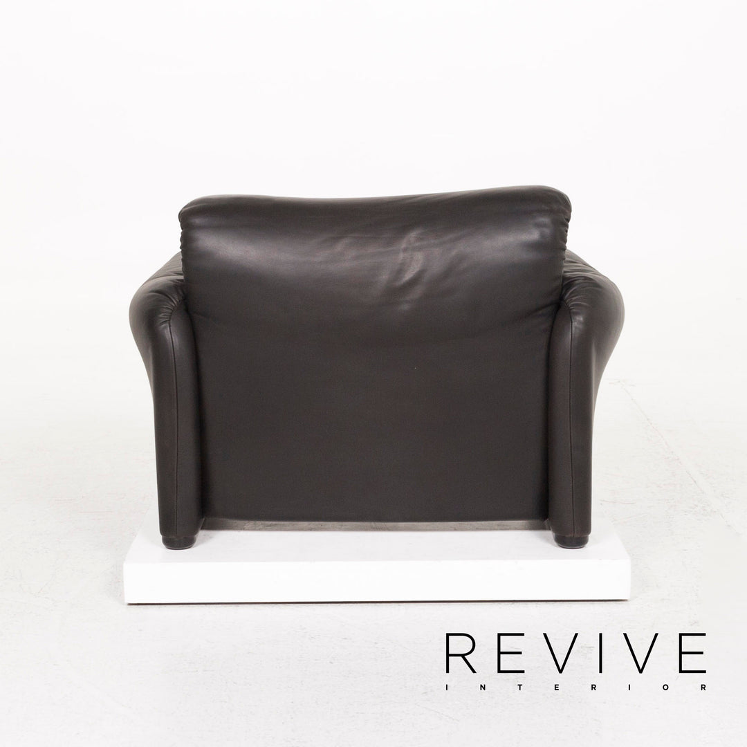 Cassina Maralunga Leather Armchair Black Feature #12267