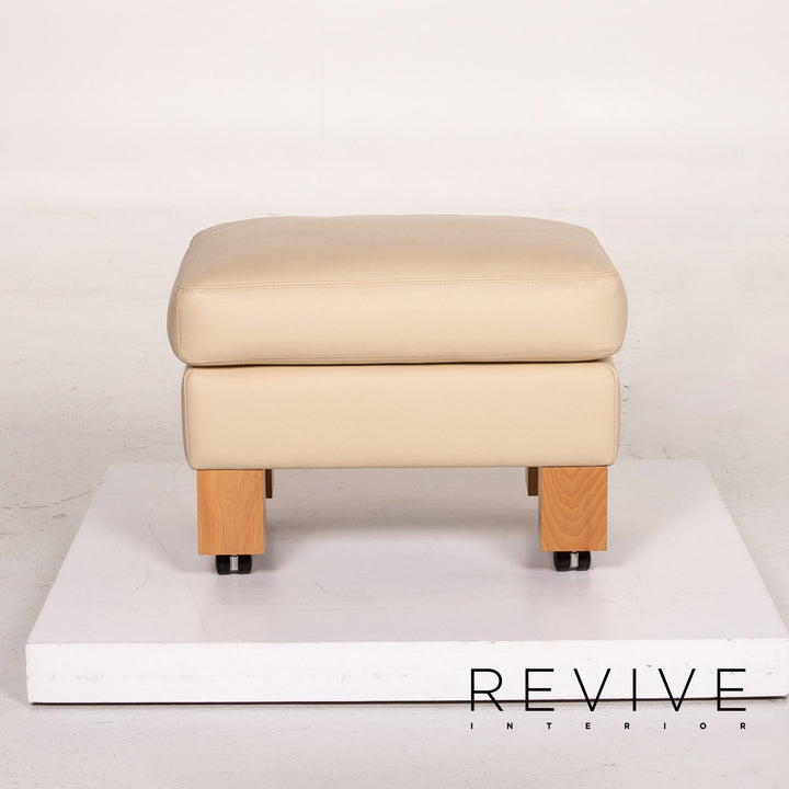 Tabouret en cuir Erpo avec roues en bois crème, pouf #14413