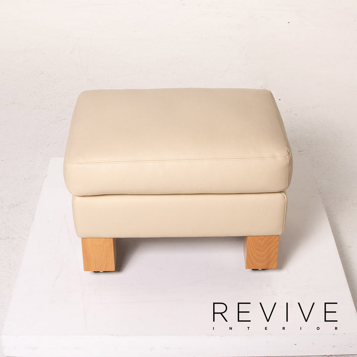 Tabouret en cuir Erpo avec roues en bois crème, pouf #14413