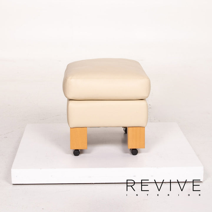 Tabouret en cuir Erpo avec roues en bois crème, pouf #14413