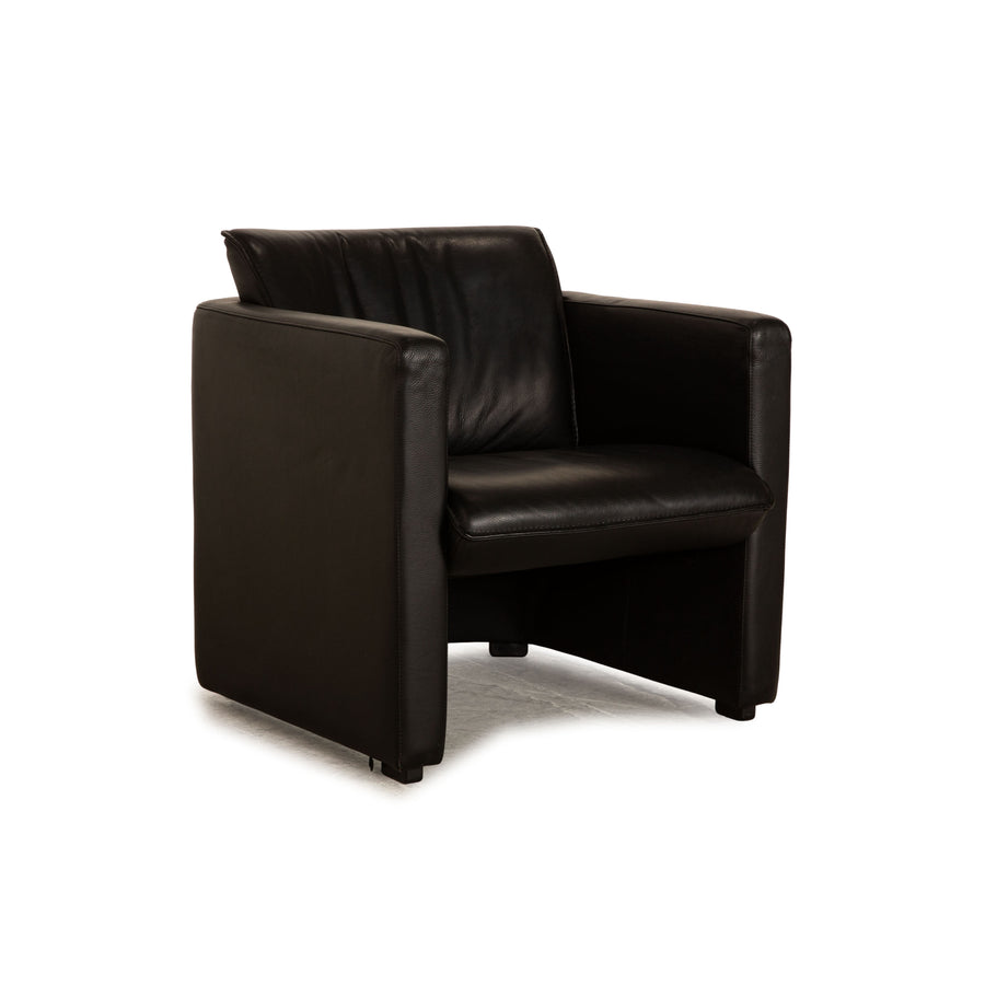 Leolux leather armchair black