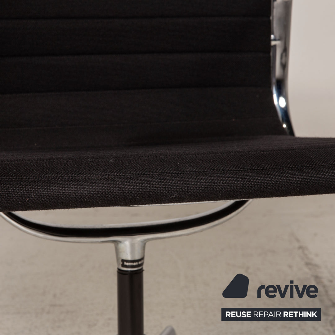 Ensemble de chaises en tissu Vitra EA 108 fauteuil noir par Hermann Miller