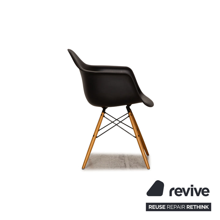 Vitra Plastic Armchair Kunststoff Sessel Schwarz