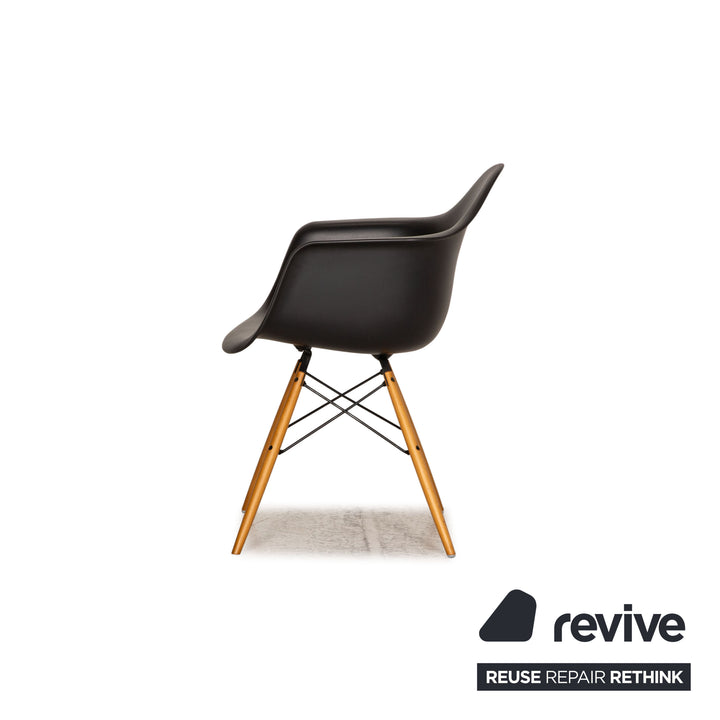 Vitra Plastic Armchair Kunststoff Sessel Schwarz