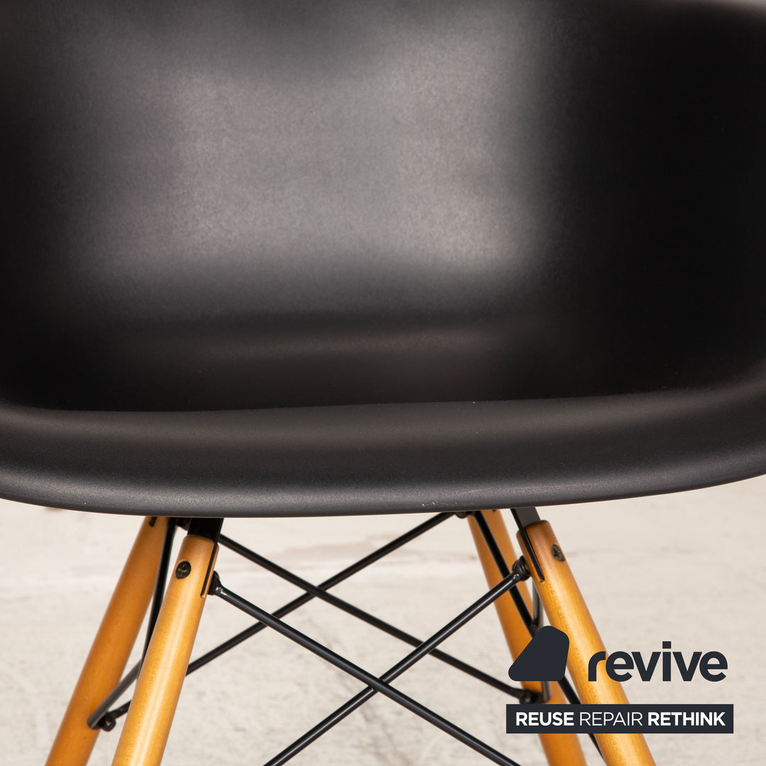 Vitra Plastic Armchair Kunststoff Sessel Schwarz