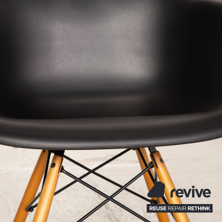 Vitra Plastic Armchair Kunststoff Sessel Schwarz