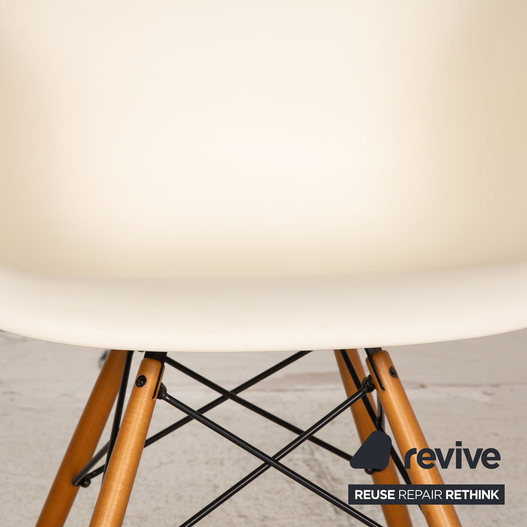 Vitra Plastic Armchair  Kunststoff Sessel Weiß