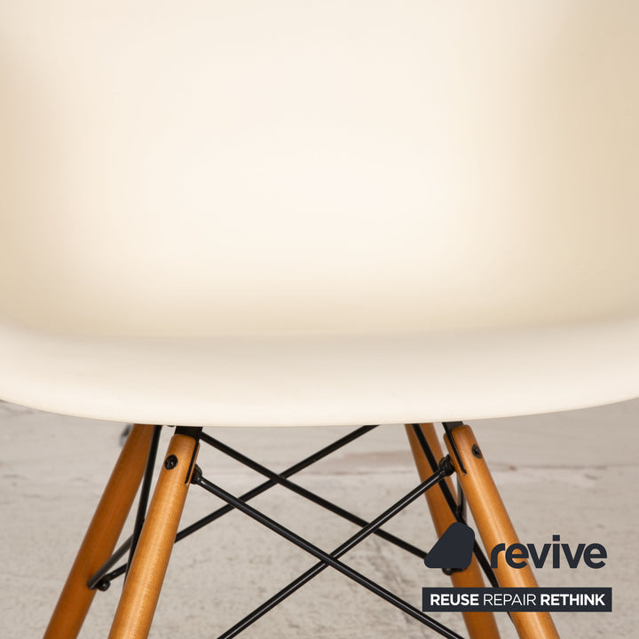 Vitra Plastic Armchair  Kunststoff Sessel Weiß