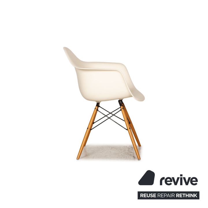 Vitra Plastic Armchair  Kunststoff Sessel Weiß