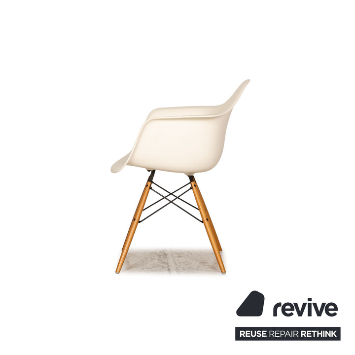 Vitra Plastic Armchair  Kunststoff Sessel Weiß